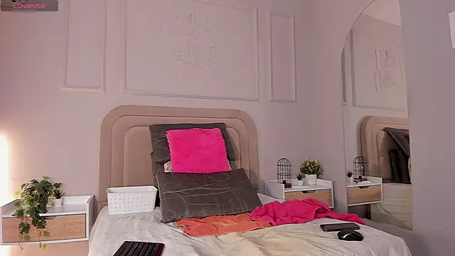 Maristxxr online show from 10-25-25, 07:47