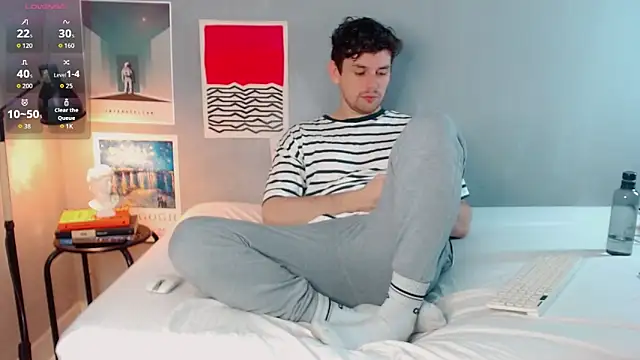 Elio555 online show from 12-20-25, 04:32