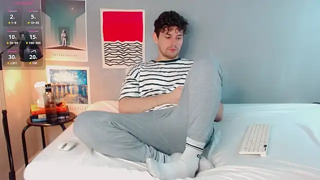 Elio555 online show from 12-21-25, 04:08