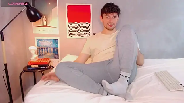 Elio555 online show from 10-27-25, 08:21