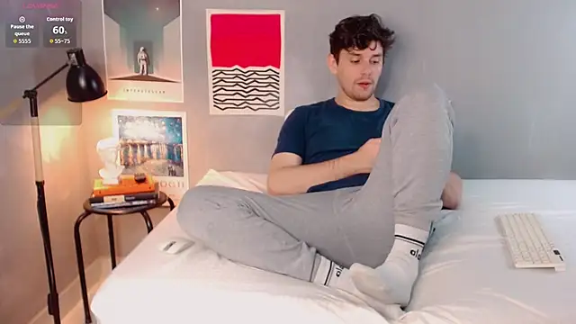 Elio555 online show from 12-16-25, 09:41