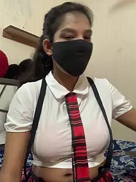 Snapshot of hottiess69 chatting on 09-19-25, 05:33 hottiess69 online show from 09-19-25, 05:33