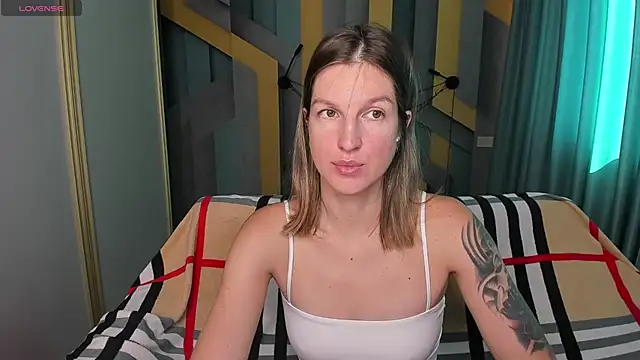 EmilyWalkeri online show from 09-17-25, 06:59