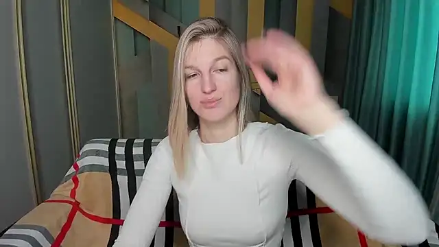 EmilyWalkeri online show from 12-19-25, 07:44