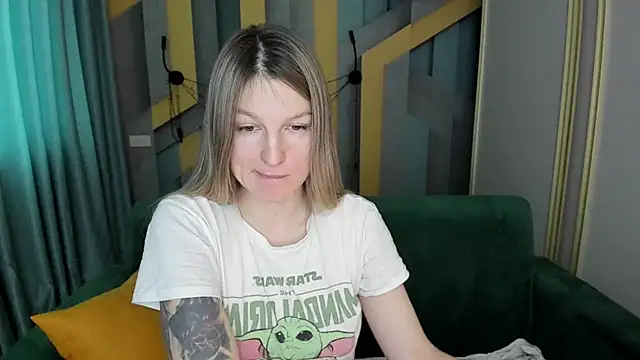 EmilyWalkeri online show from 03-22-26, 07:32