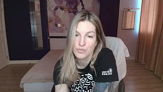 EmilyWalkeri online show from 05-14-26, 06:32