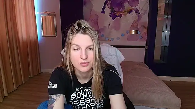 EmilyWalkeri online show from 05-25-26, 06:56