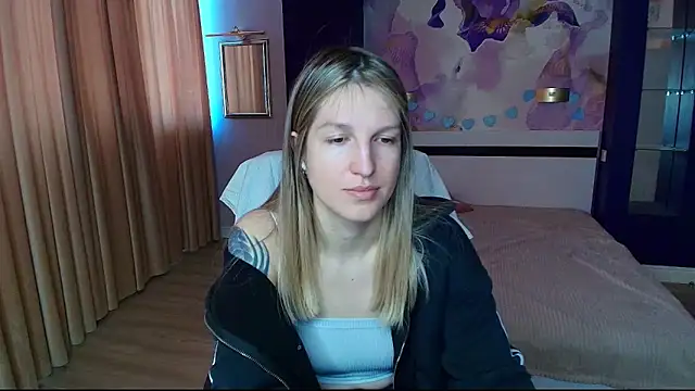 EmilyWalkeri online show from 05-11-26, 06:15