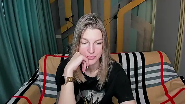 EmilyWalkeri online show from 12-05-25, 07:51