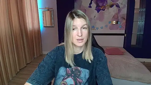 Snapshot of EmilyWalkeri chatting on 07-12-26, 08:37 EmilyWalkeri online show from 07-12-26, 08:37