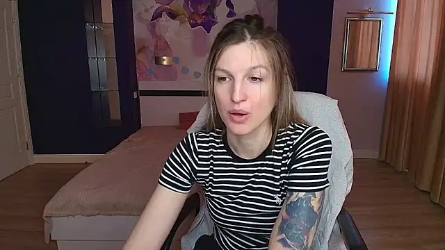 EmilyWalkeri online show from 03-19-26, 08:14