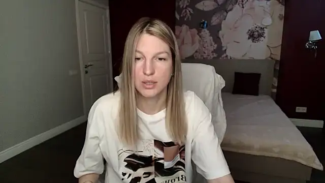 EmilyWalkeri online show from 05-06-26, 07:01