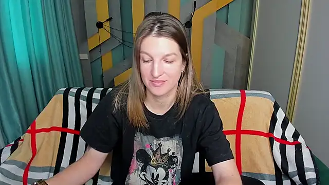 EmilyWalkeri online show from 11-17-25, 08:07