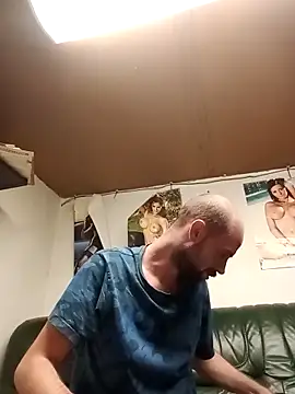 Snapshot of Rejtelmesest chatting on 10-23-25, 08:07 Rejtelmesest online show from 10-23-25, 08:07