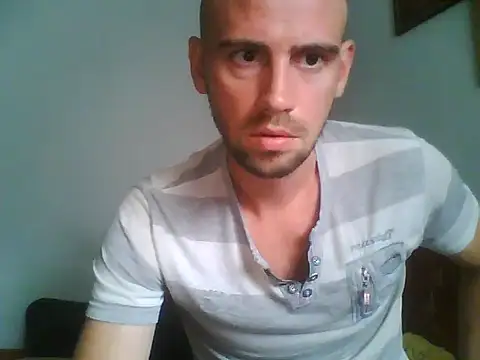 Snapshot of Rejtelmesest chatting on 09-25-25, 10:32 Rejtelmesest online show from 09-25-25, 10:32