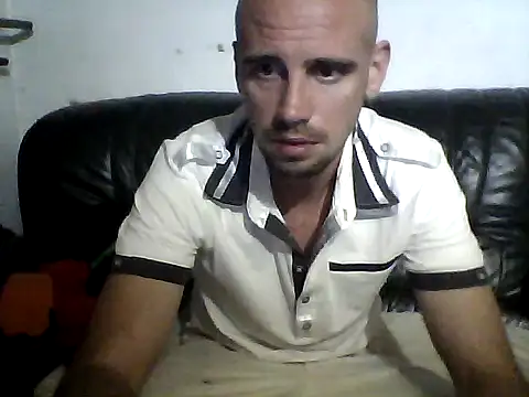 Snapshot of Rejtelmesest chatting on 05-25-26, 11:14 Rejtelmesest online show from 05-25-26, 11:14