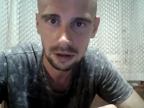 Snapshot of Rejtelmesest chatting on 05-28-26, 12:18 Rejtelmesest online show from 05-28-26, 12:18