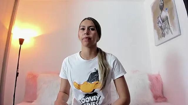 Snapshot of Cristel_Boom chatting on 09-30-25, 02:28 Cristel Boom online show from 09-30-25, 02:28