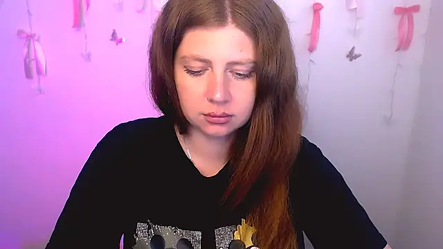 Snapshot of Lizzy_Love chatting on 07-01-26, 11:21 Lizzy Love online show from 07-01-26, 11:21