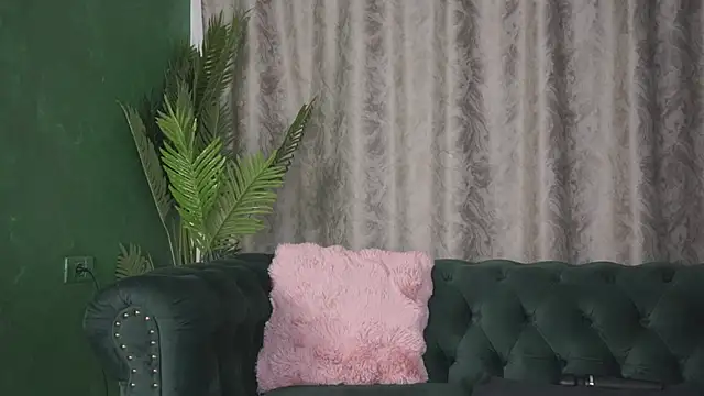 Snapshot of FoxieJullia chatting on 03-03-25, 05:26 FoxieJullia online show from 03-03-25, 05:26