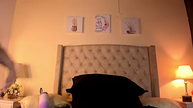 Snapshot of allisson_m chatting on 04-22-26, 12:12 allisson m online show from 04-22-26, 12:12