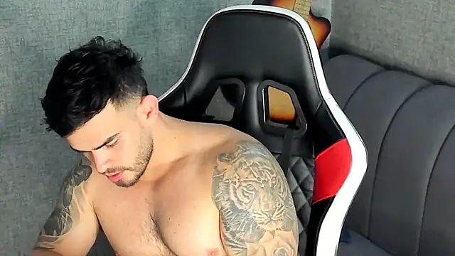 Ricardogo19 online show from 11-28-25, 04:07