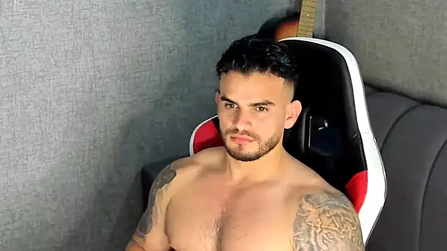 Ricardogo19 online show from 10-31-25, 01:57