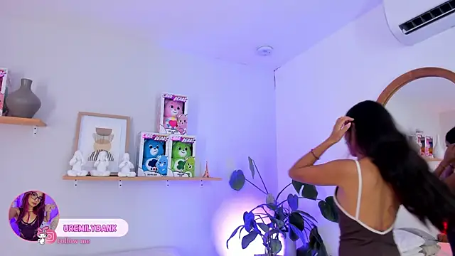 emily bank online show from 10-07-25, 07:37