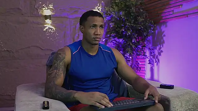 Logan Varela online show from 12-05-25, 01:53