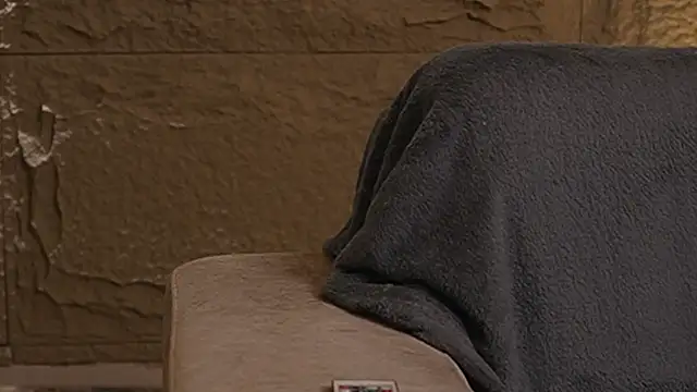 Logan Varela online show from 11-30-25, 02:18