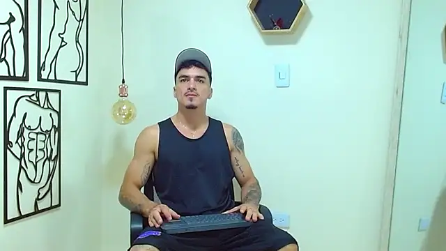 Snapshot of Big_ValentinHunk chatting on 12-20-25, 10:56 Big ValentinHunk online show from 12-20-25, 10:56