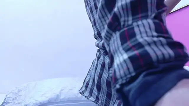 yourcuteneighbourr online show from 12-23-25, 03:17