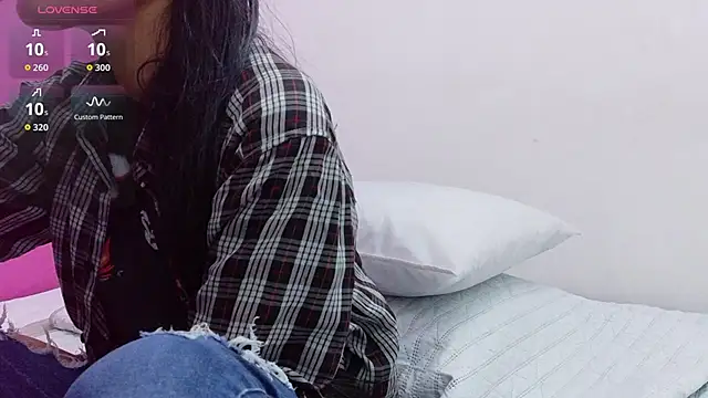 yourcuteneighbourr online show from 10-23-25, 02:54