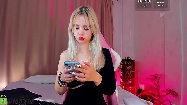 Valerie Woods online show from 10-15-25, 01:04