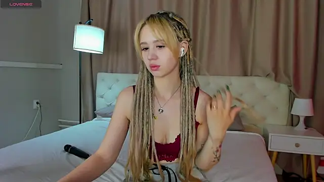 Snapshot of Valerie_Woods chatting on 06-19-26, 12:38 Valerie Woods online show from 06-19-26, 12:38