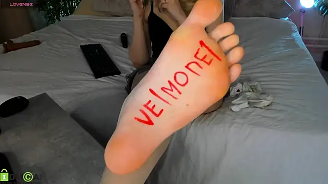 Valerie Woods online show from 06-04-26, 01:10