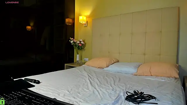 Valerie Woods online show from 03-04-26, 01:13