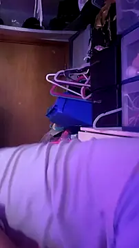 gurlnips online show from 10-18-25, 07:38