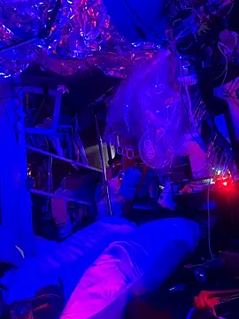 gurlnips online show from 12-17-25, 11:54