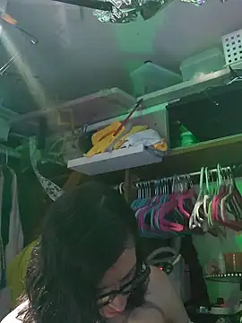 gurlnips online show from 01-09-26, 04:19