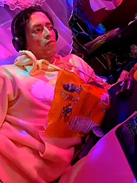 gurlnips online show from 10-11-25, 03:29