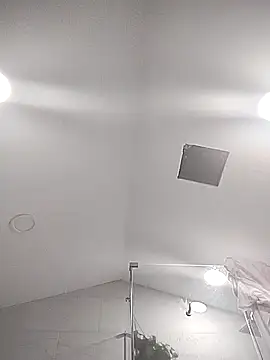 gurlnips online show from 12-22-25, 08:36