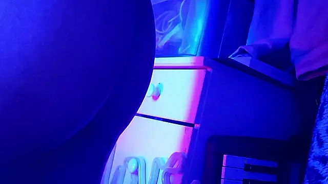 gurlnips online show from 10-19-25, 09:23