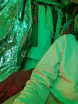 gurlnips online show from 01-15-26, 01:36