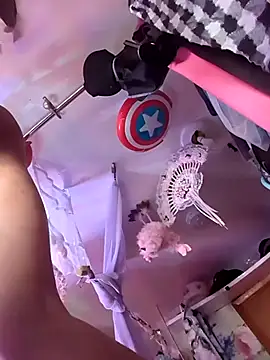 gurlnips online show from 10-28-25, 08:41