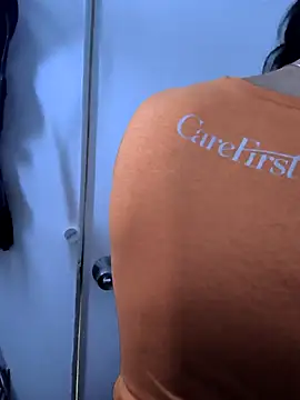 gurlnips online show from 02-05-26, 05:09