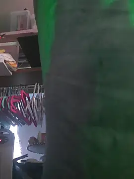 gurlnips online show from 01-08-26, 04:13