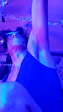 gurlnips online show from 10-13-25, 05:09