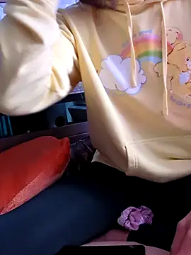 gurlnips online show from 10-11-25, 08:43