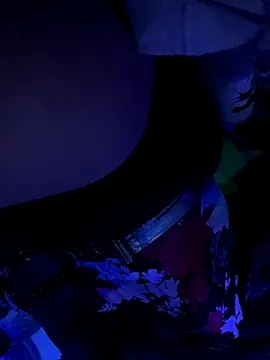 gurlnips online show from 11-20-25, 10:27